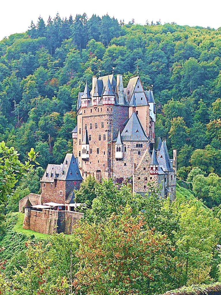 Blick auf die Burg Eltz