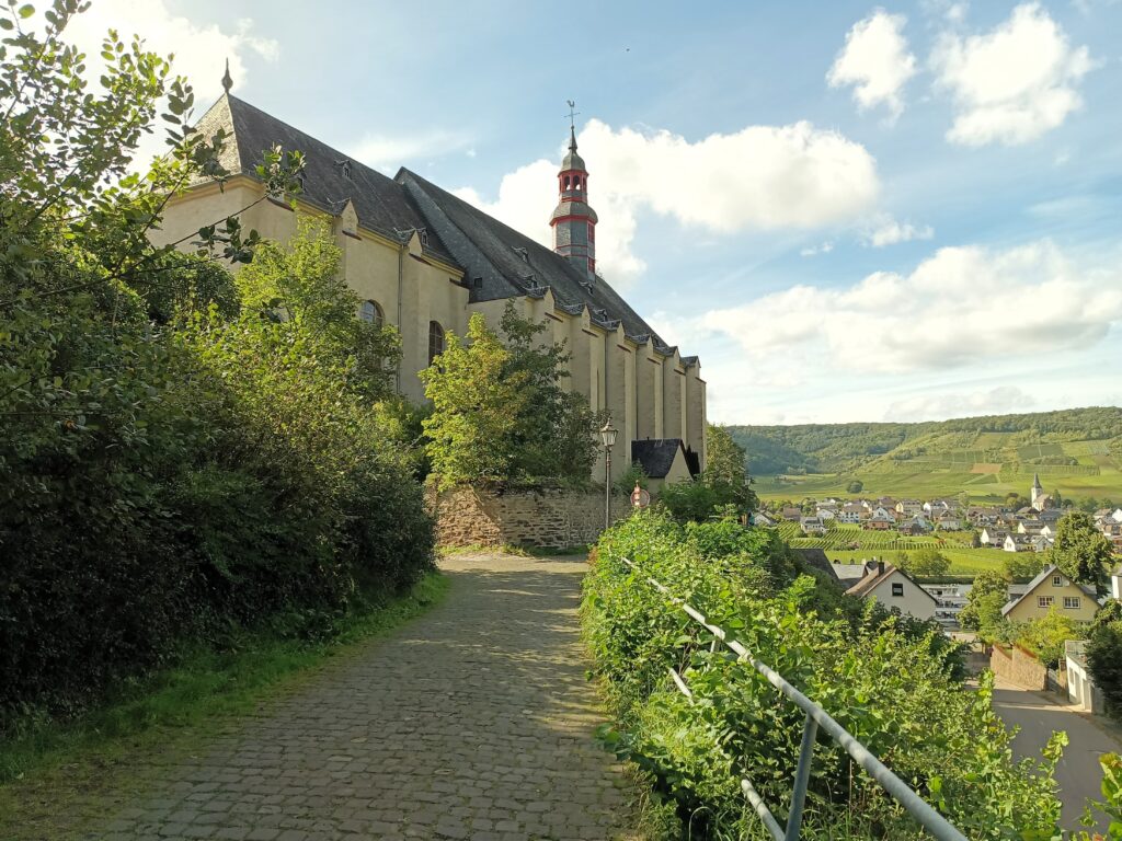 Außenansicht der Karmeliterkirche in Beilstein.