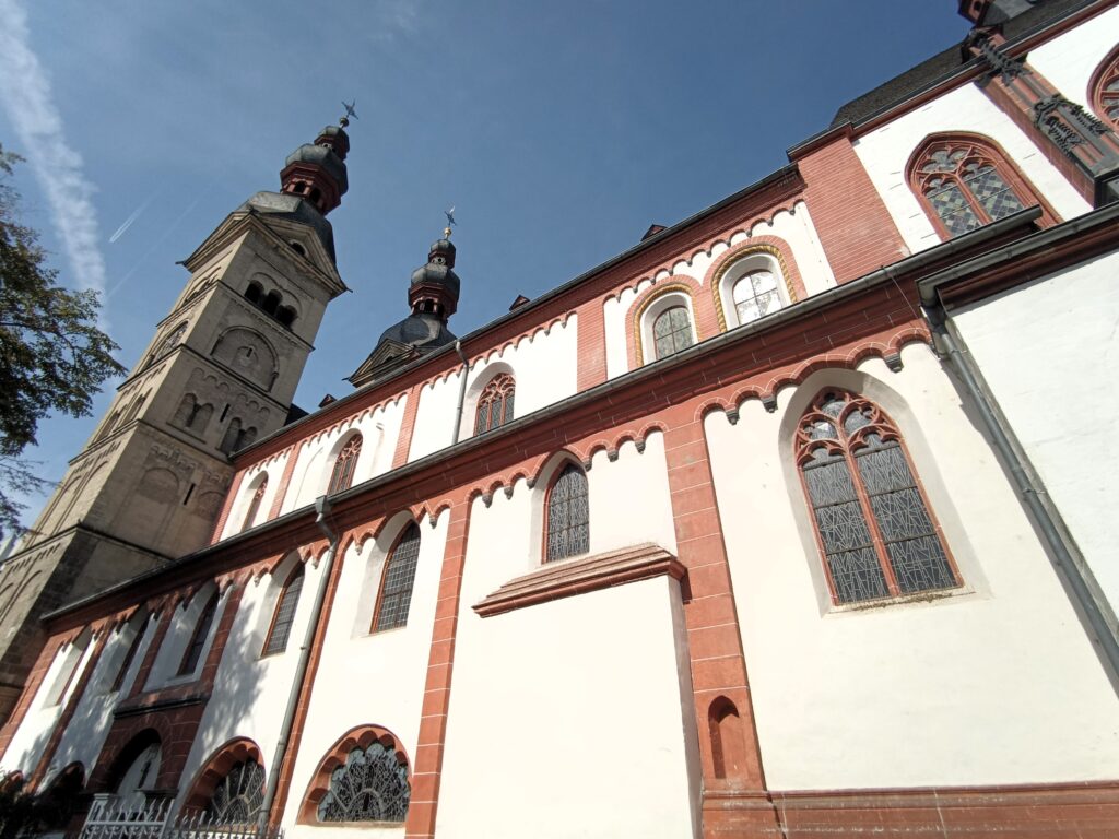 Die Türme der Liebfrauenkirche mit den charakteristischen welschen Hauben nach der Umgestaltung von 1694.